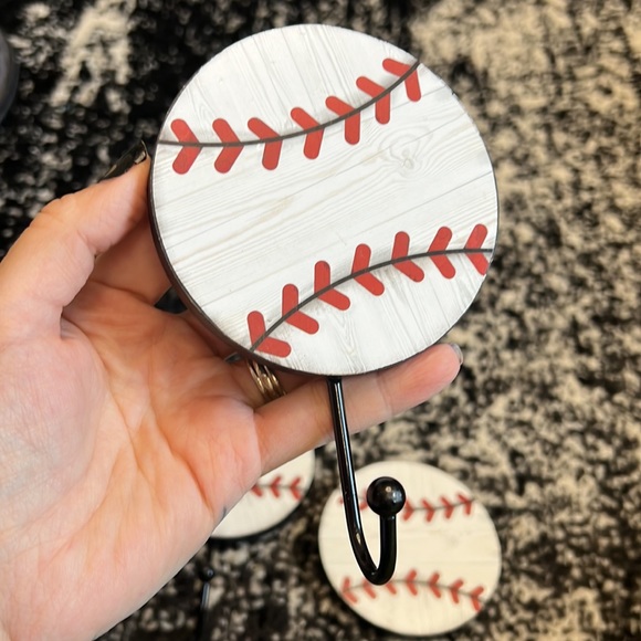 Baseball wall hooks - Picture 2 of 3